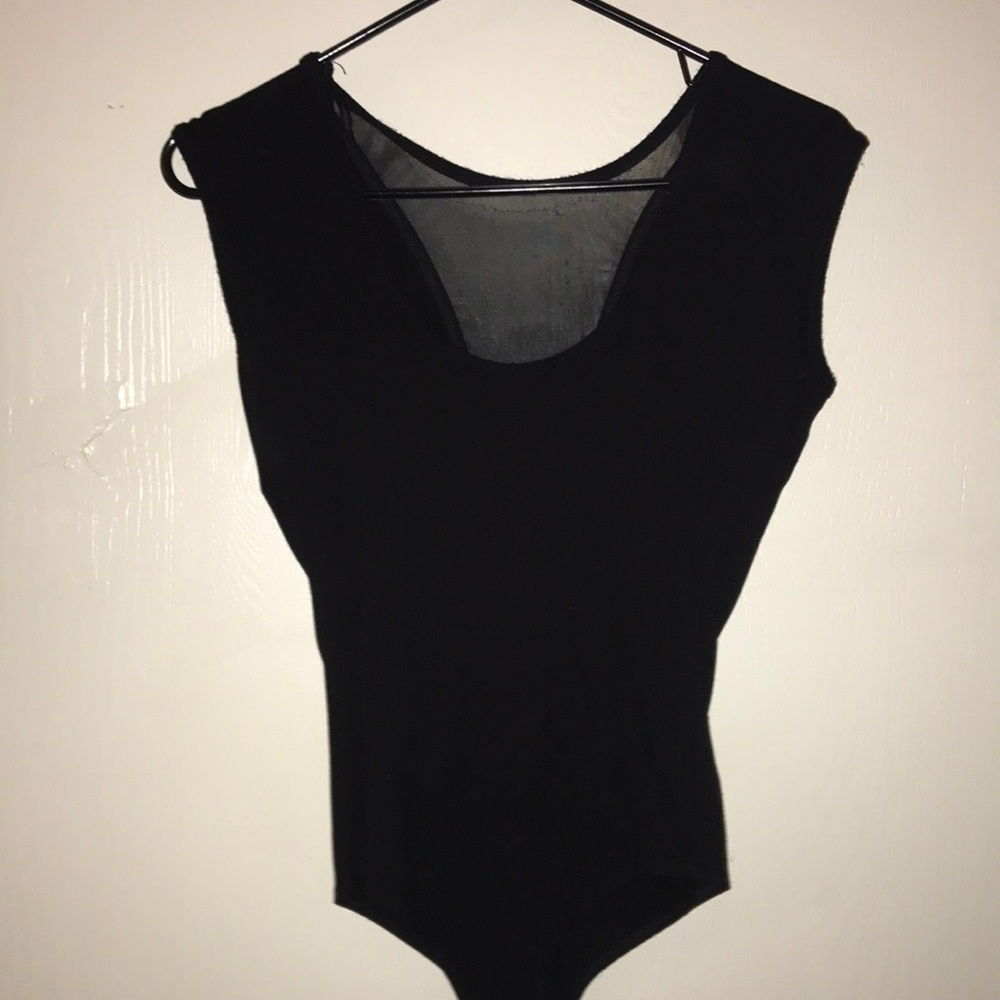 One piece - Picture 2 of 3
